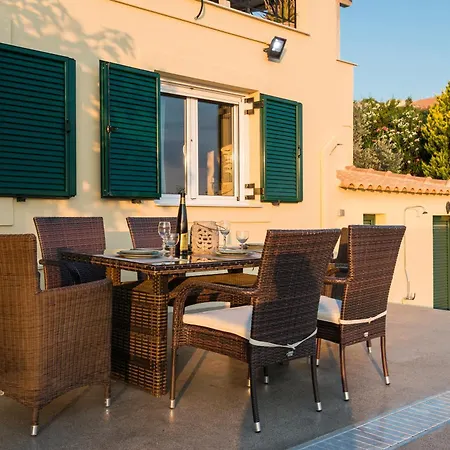 Villa Myrtoan Pelagos *